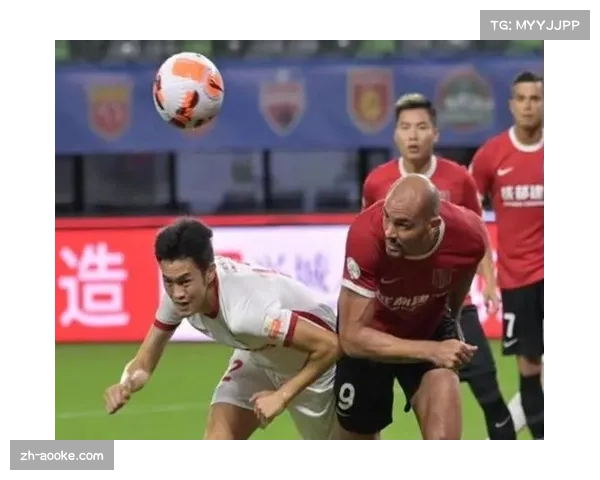 重庆铜梁龙三中卫体系被成都蓉城边路冲击瓦解 半场连丢两球暴露肋部空档 重庆铜梁龙三中卫体系被成都蓉城边路冲击瓦解 半场连丢两球暴露肋部空档